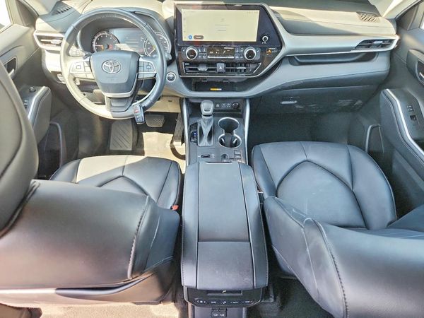 2024 TOYOTA HIGHLANDER