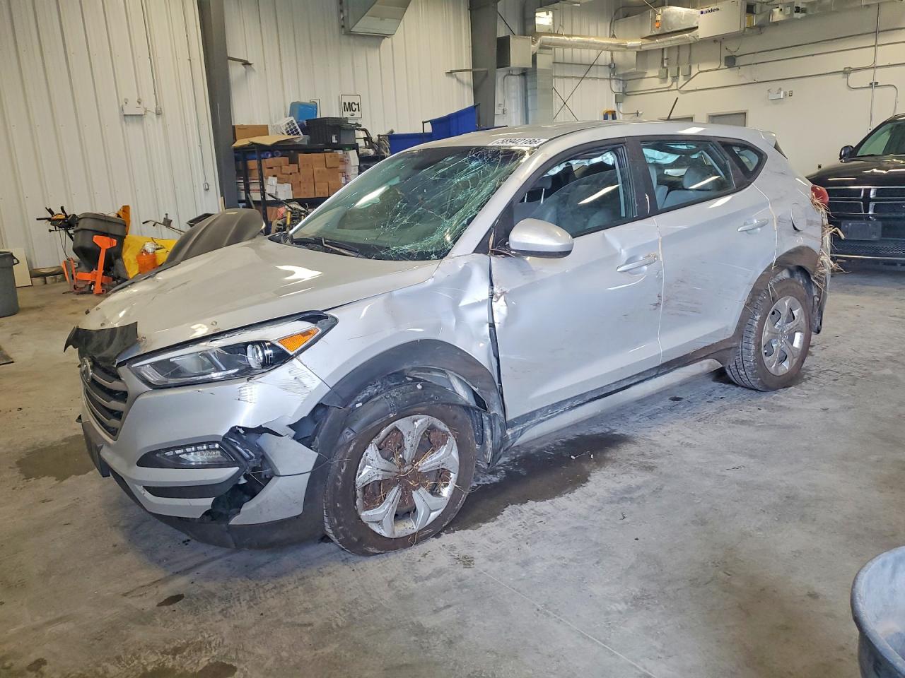 2017 HYUNDAI TUCSON SE (no options)