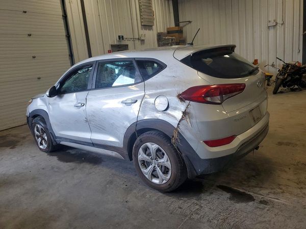 2017 HYUNDAI TUCSON SE (no options)