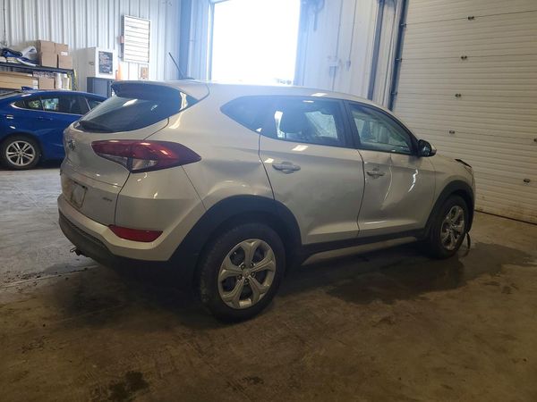 2017 HYUNDAI TUCSON SE (no options)