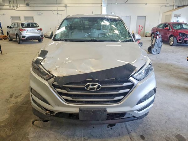 2017 HYUNDAI TUCSON SE (no options)