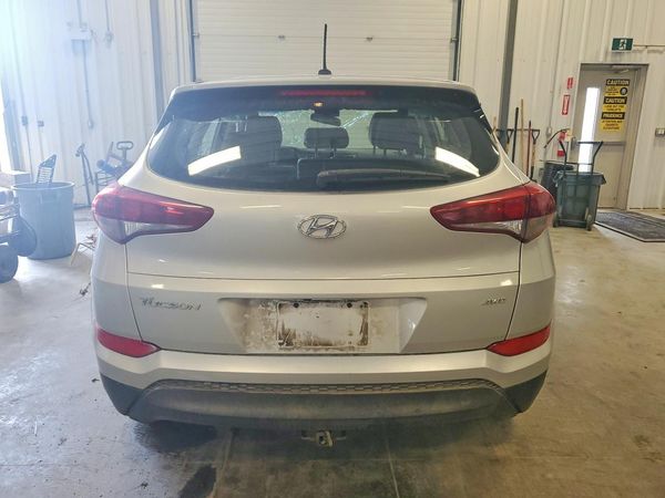 2017 HYUNDAI TUCSON SE (no options)