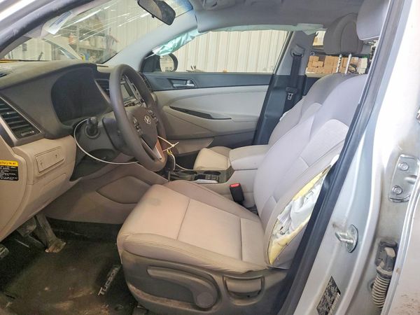 2017 HYUNDAI TUCSON SE (no options)