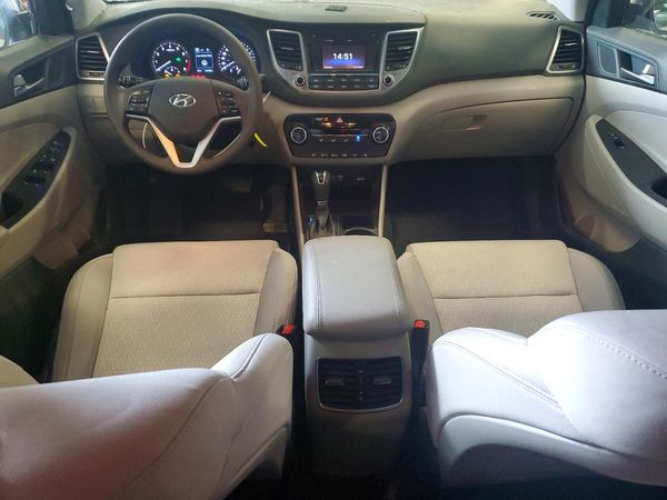 2017 HYUNDAI TUCSON SE (no options)