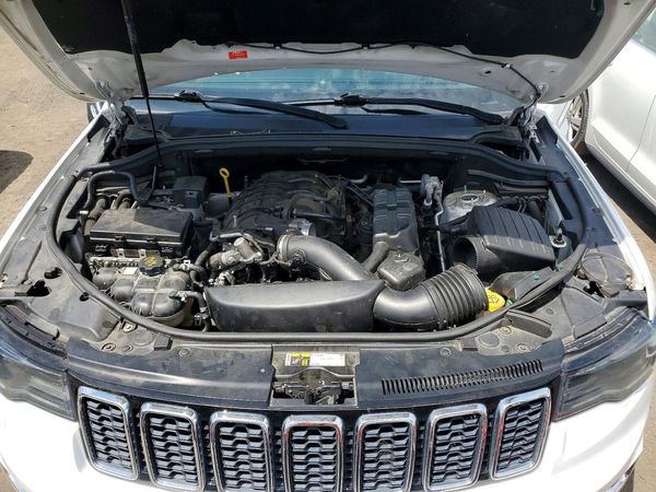 2020 JEEP CHEROKEE Limited — Engine bay