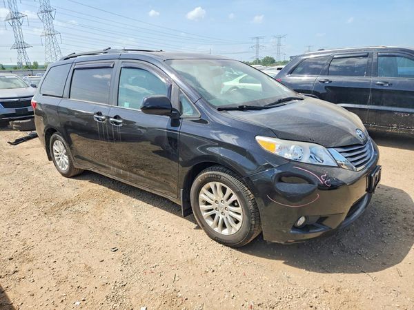 2017 TOYOTA SIENNA