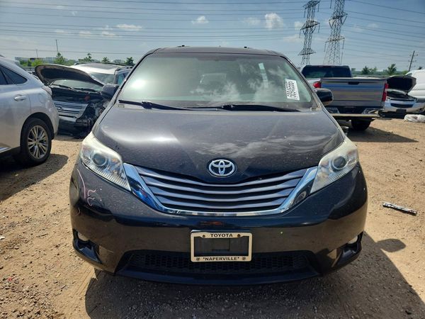 2017 TOYOTA SIENNA