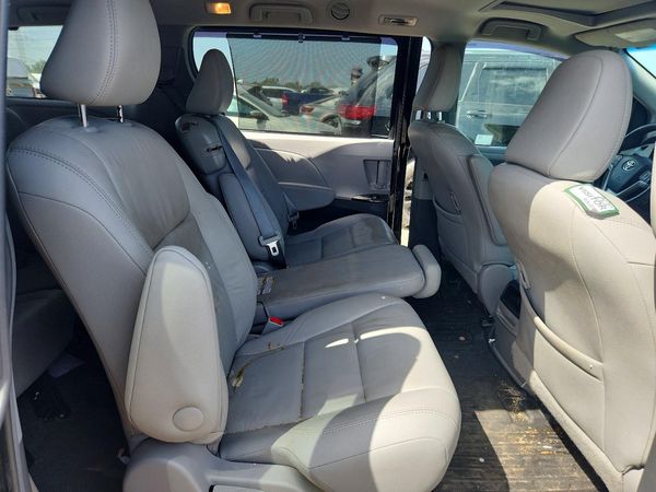 2017 TOYOTA SIENNA