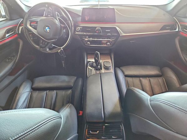 2019 BMW 530E