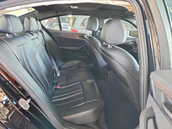 2019 BMW 530E