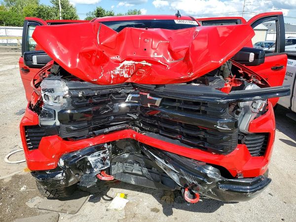 2024 CHEVROLET SILVERADO Trail Boss - LT — Engine bay