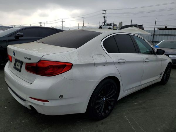 2021 BMW 530