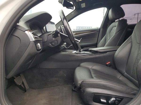2021 BMW 530