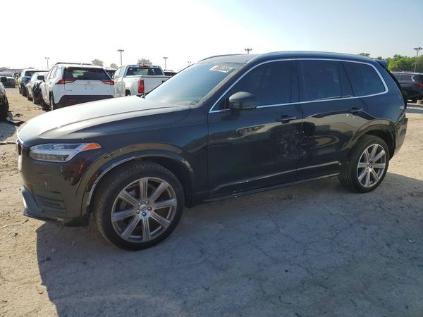 2020 VOLVO XC90 Momentum