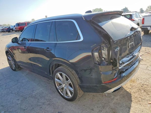 2020 VOLVO XC90 Momentum