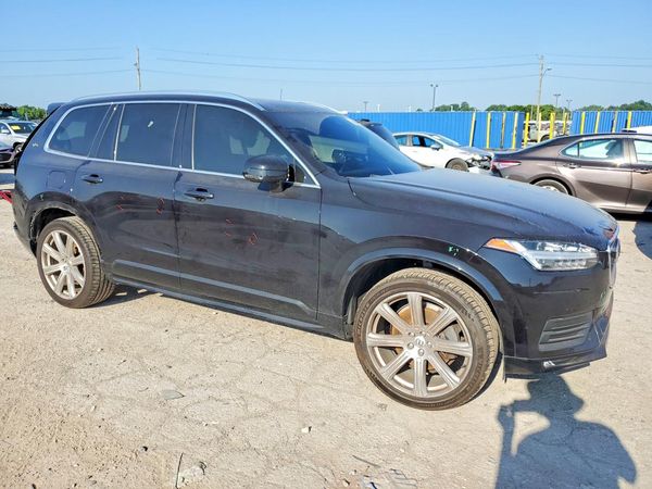 2020 VOLVO XC90 Momentum