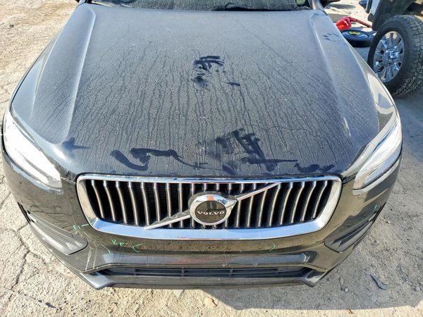 2020 VOLVO XC90 Momentum