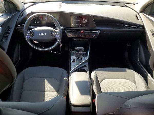 2024 KIA NIRO LX
