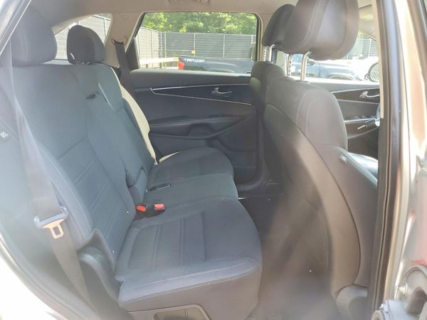 2016 KIA SORENTO L / LX