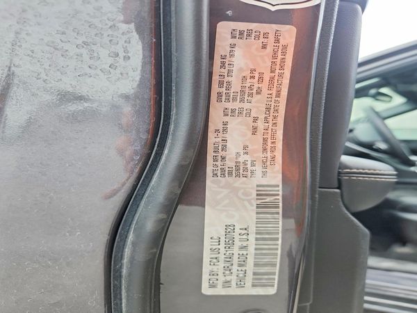 2024 JEEP GRAND CHEROKEE L LAREDO 4X4