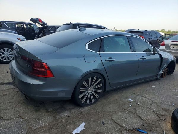 2018 VOLVO S90 Momentum