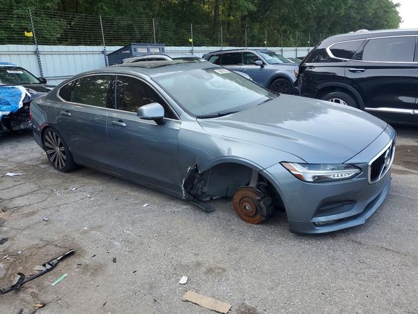 2018 VOLVO S90 Momentum