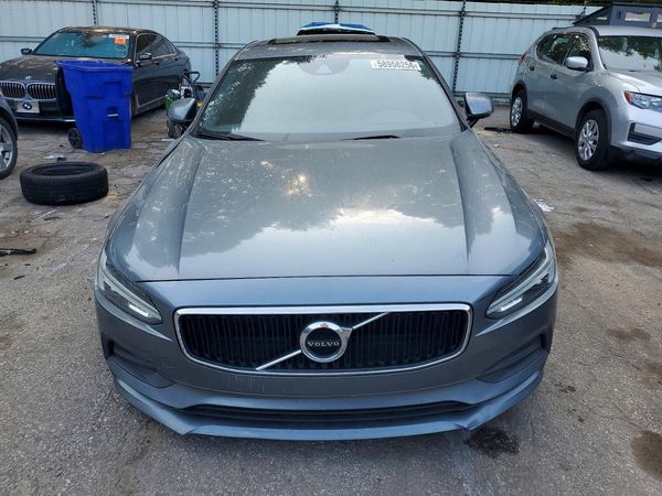 2018 VOLVO S90 Momentum