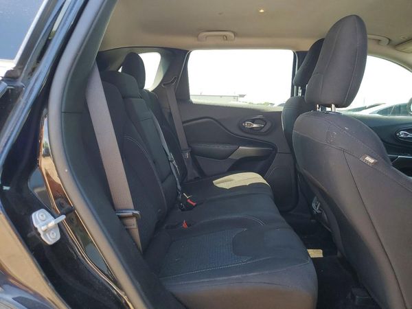 2019 JEEP CHEROKEE LATITUDE FWD