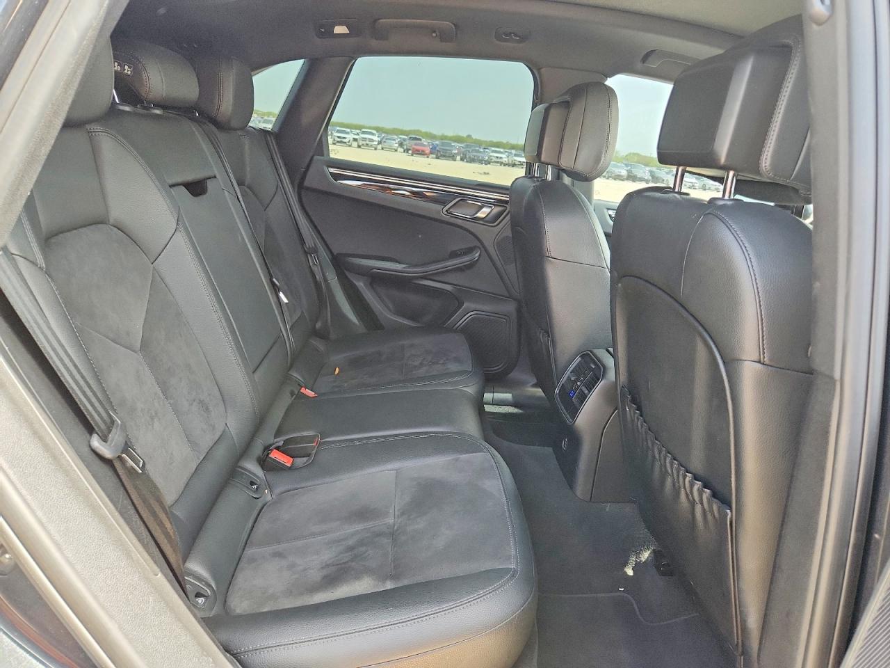 2019 PORSCHE MACAN
