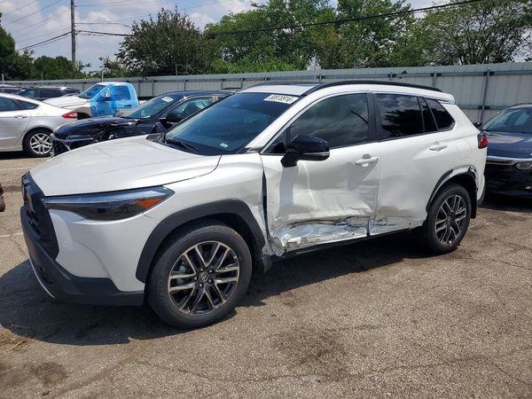 2026 TOYOTA COROLLA CROSS XLE
