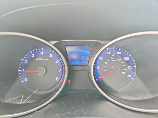 2015 HYUNDAI TUCSON GLS (Middle)
