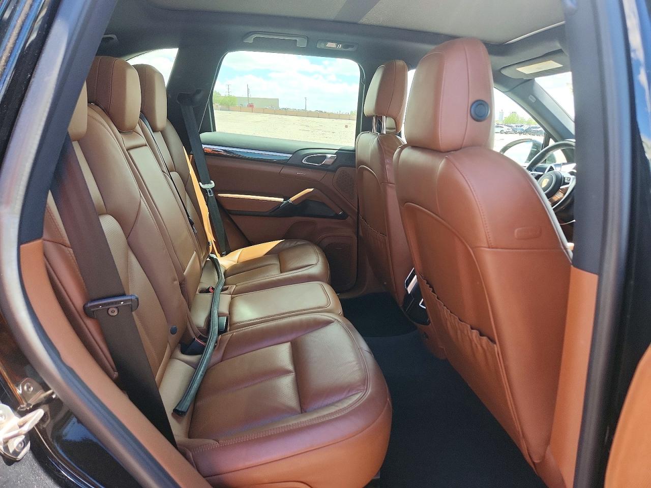 2016 PORSCHE CAYENNE