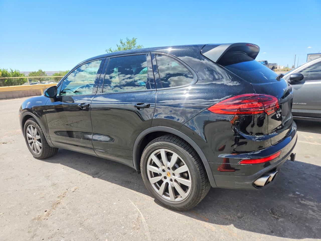 2016 PORSCHE CAYENNE