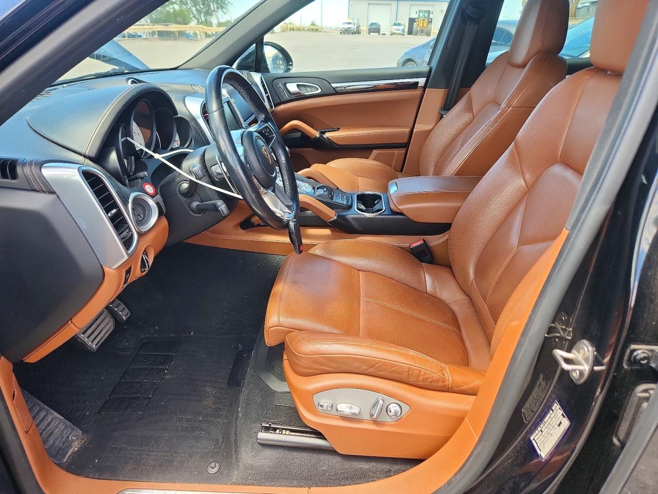 2016 PORSCHE CAYENNE