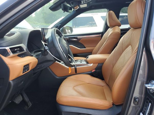 2024 TOYOTA HIGHLANDER HYBRID Platinum