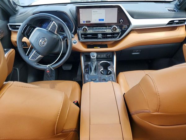 2024 TOYOTA HIGHLANDER HYBRID Platinum