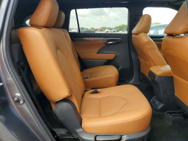 2024 TOYOTA HIGHLANDER HYBRID Platinum