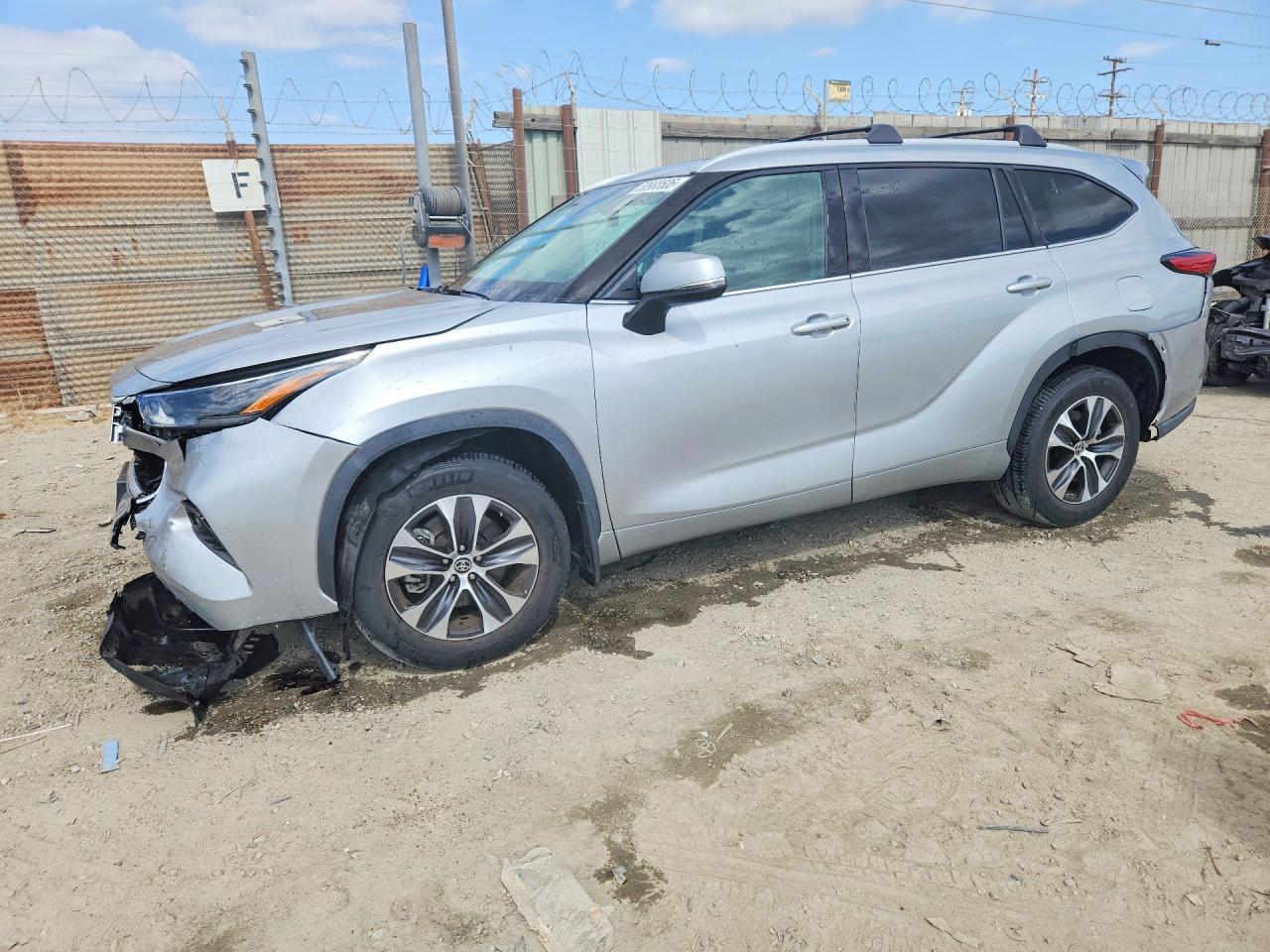 2022 TOYOTA HIGHLANDER XLE