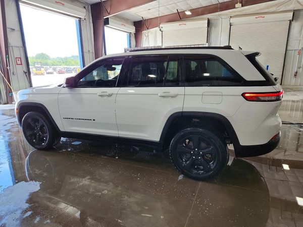 2023 JEEP GRAND CHEROKEE LAREDO 4X4 — DSRA