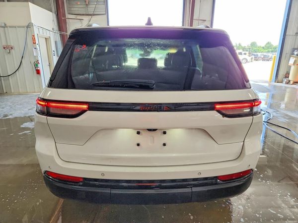 2023 JEEP GRAND CHEROKEE LAREDO 4X4 — DIRR