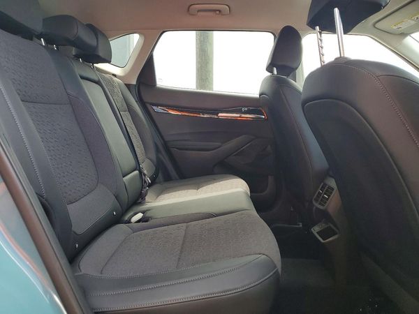 2025 KIA SELTOS S, X-Line