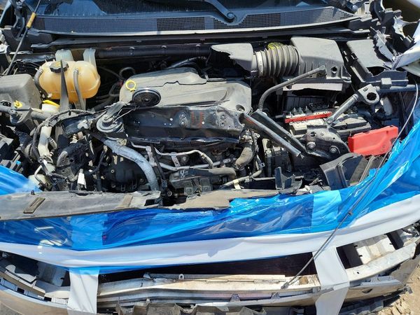 2018 CHRYSLER PACIFICA Limited — Engine bay