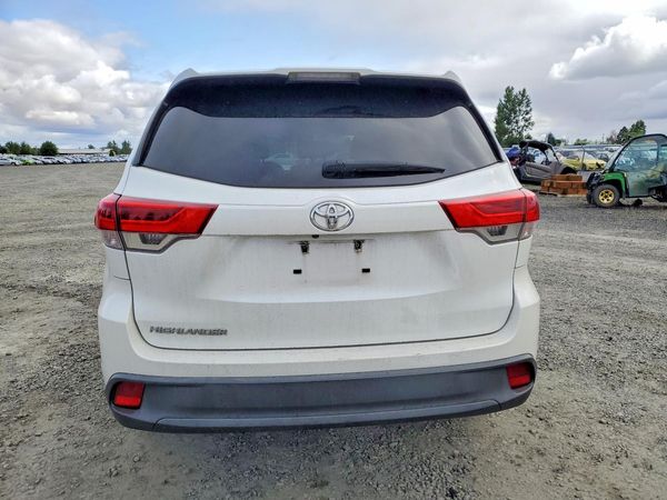 2017 TOYOTA HIGHLANDER LE/LE Plus