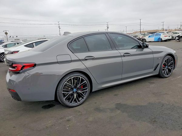 2022 BMW 530E