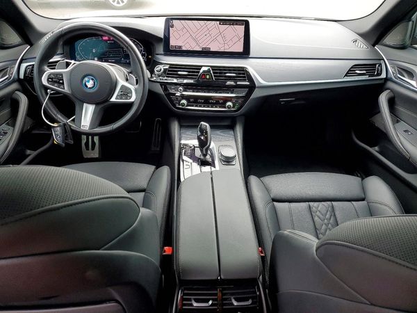 2022 BMW 530E