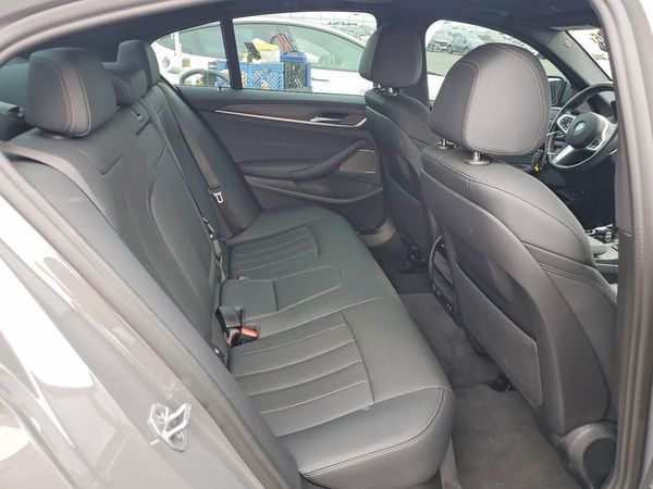 2022 BMW 530E