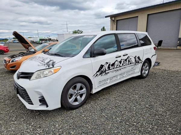 2018 TOYOTA SIENNA L