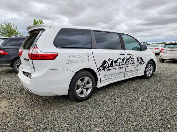 2018 TOYOTA SIENNA L