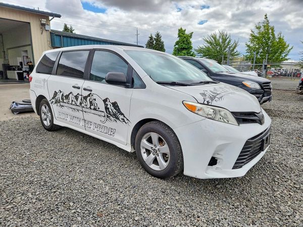 2018 TOYOTA SIENNA L