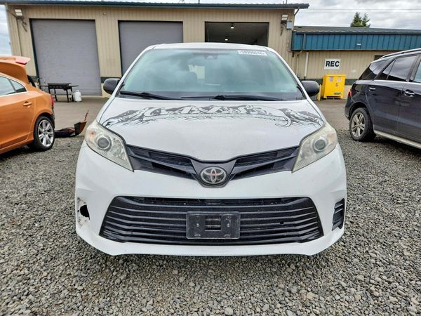 2018 TOYOTA SIENNA L